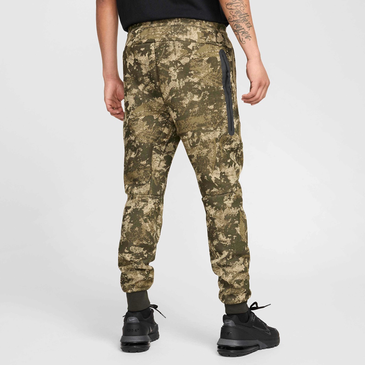 Nike Tech Fleece Joggers Gel Image 7 of 10. Tap to open photo gallery.