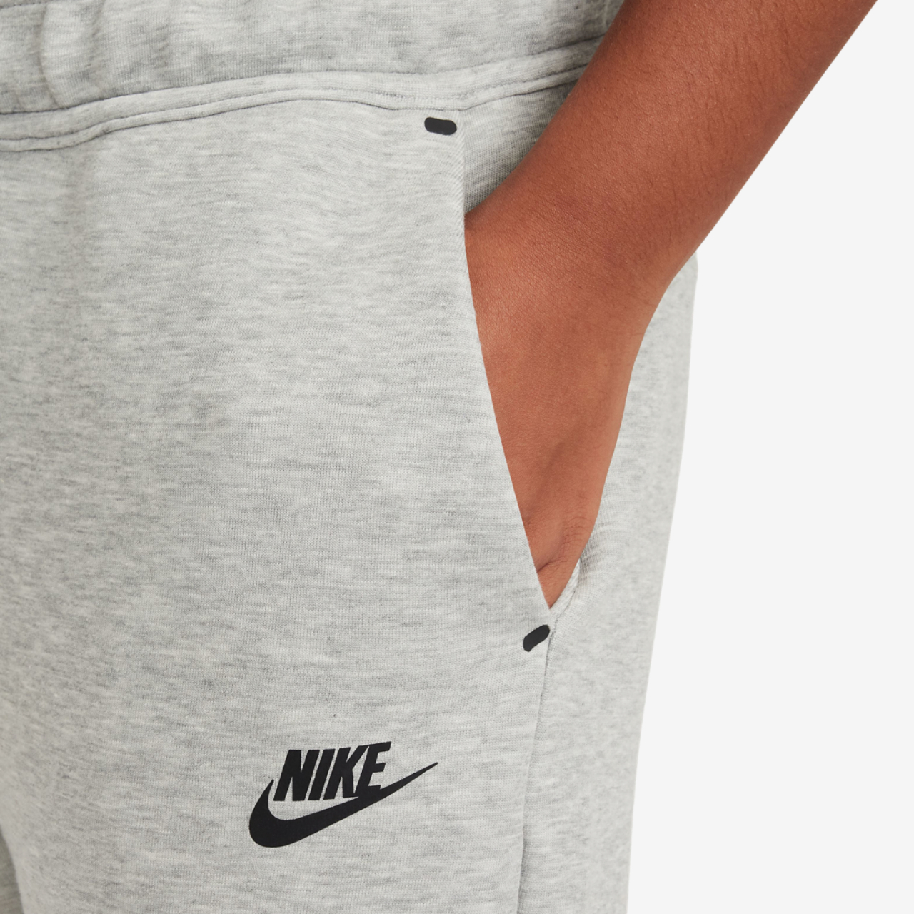 Nike NSW Tech Fleece Pants Extended Sizes Image 4 of 7. Tap to open photo gallery.