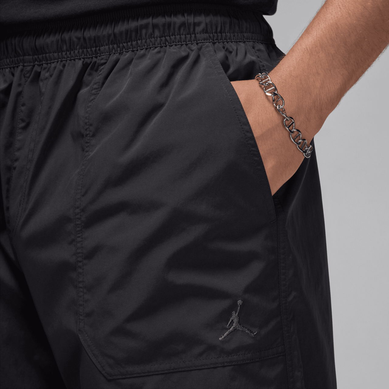 Jordan Essential Statement Woven Pants Image 4 of 8. Tap to open photo gallery.