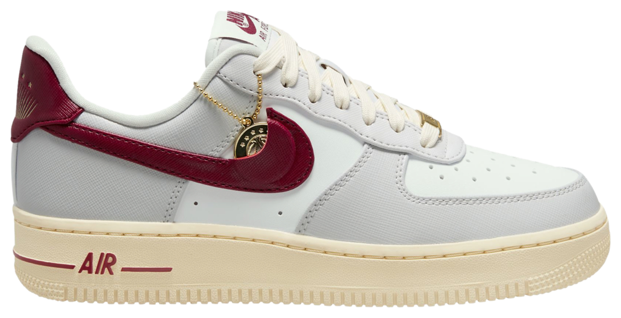 Nike Air Force 1 '07 SE Image 1 of 4. Tap to open photo gallery.