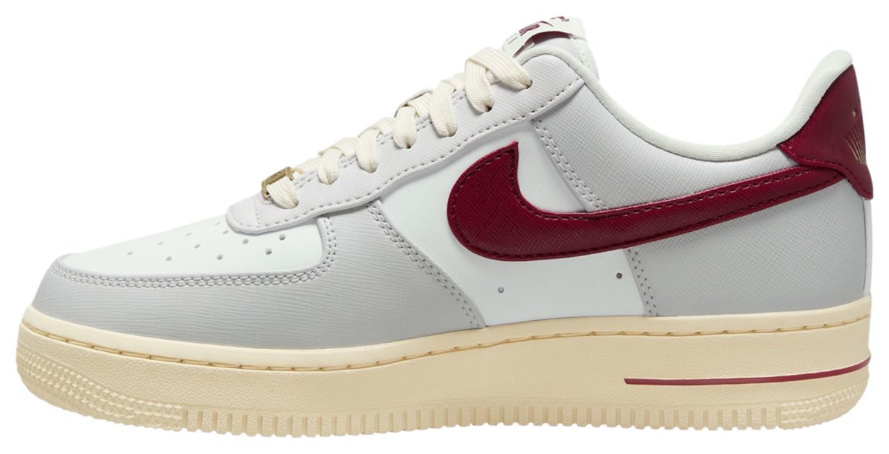 Nike Air Force 1 '07 SE Image 2 of 4. Tap to open photo gallery.