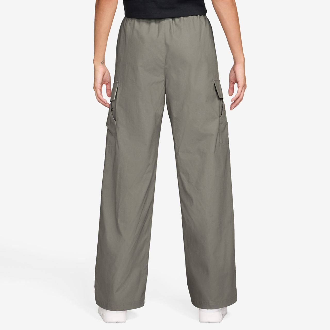 Nike NSW Essential Woven Cargo Pants Image 2 of 3. Tap to open photo gallery.