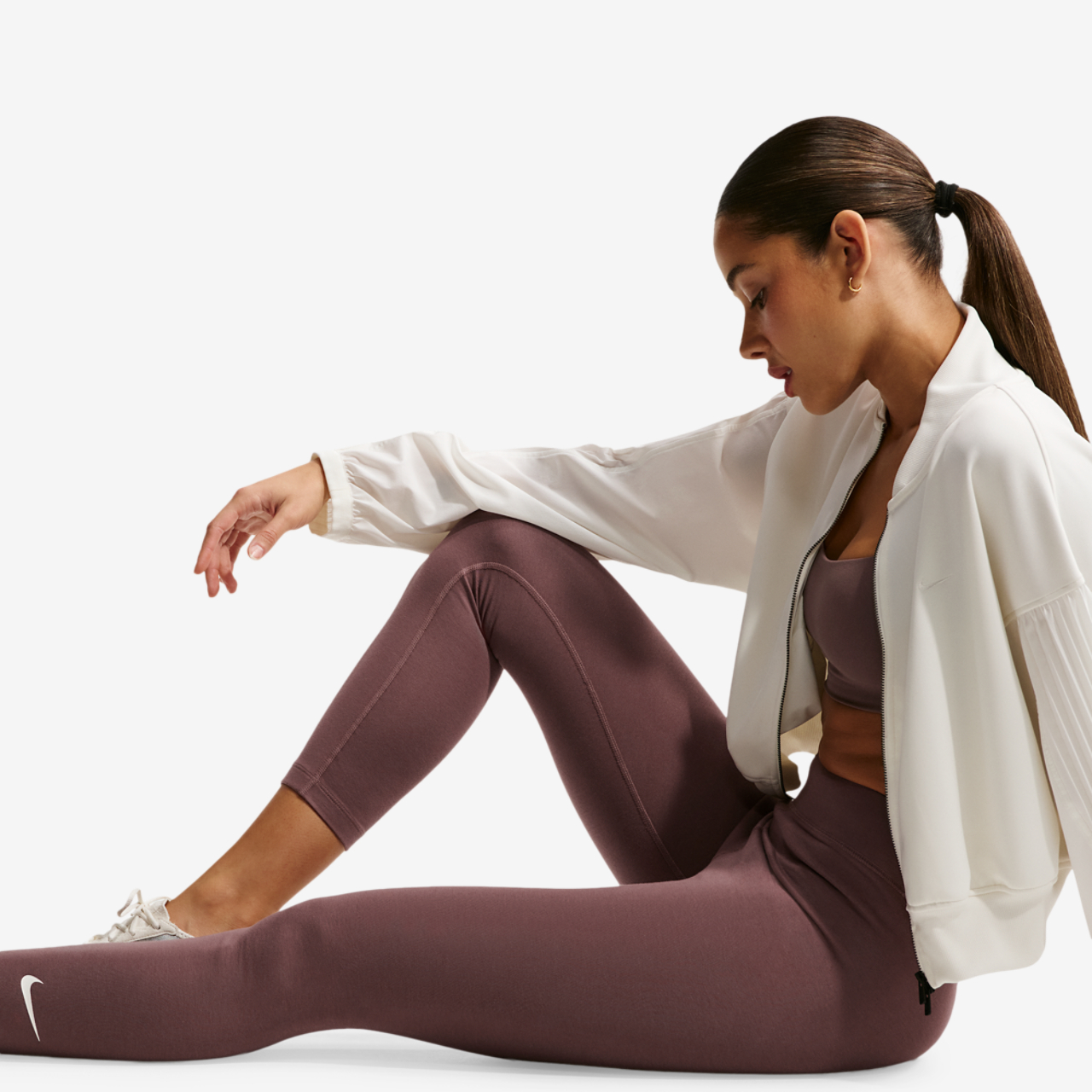 Nike Classic 7/8 Tights Image 3 of 5. Tap to open photo gallery.