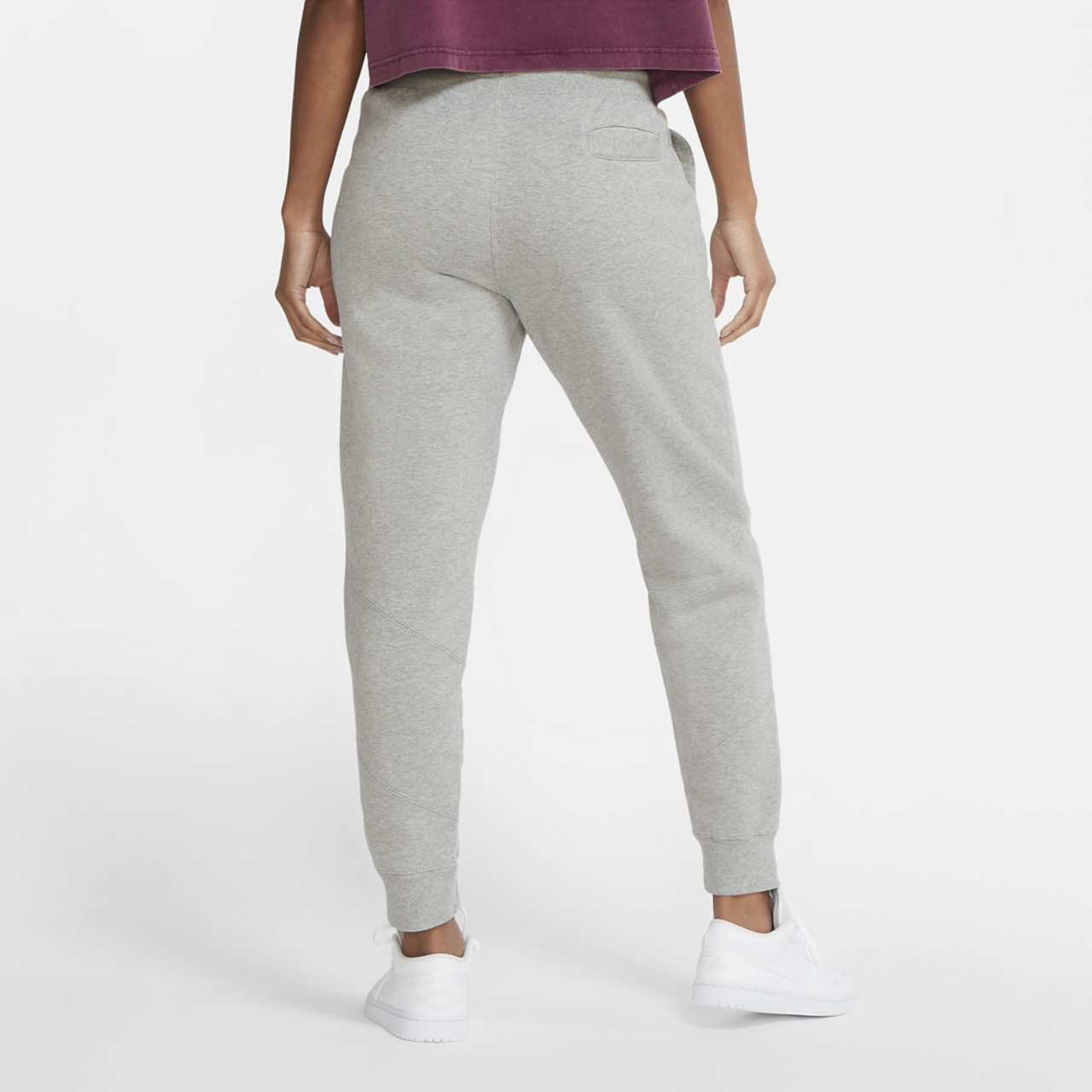 Jordan Flight Fleece Pants Image 4 of 4. Tap to open photo gallery.