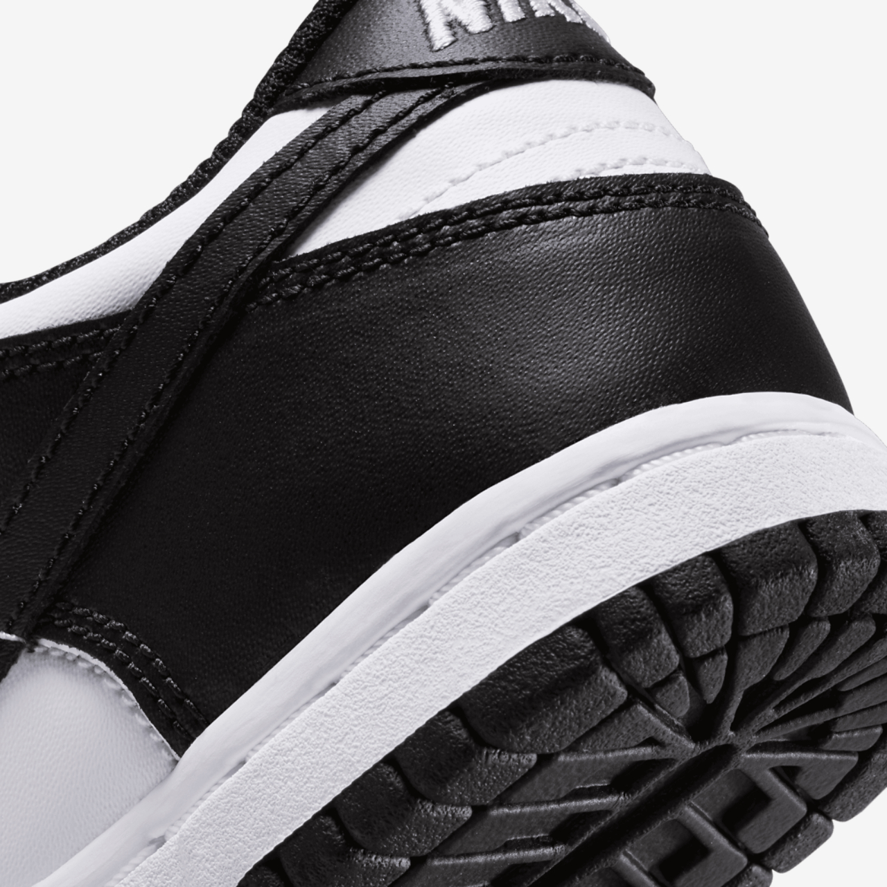 Nike Dunk Low Image 8 of 8. Tap to open photo gallery.