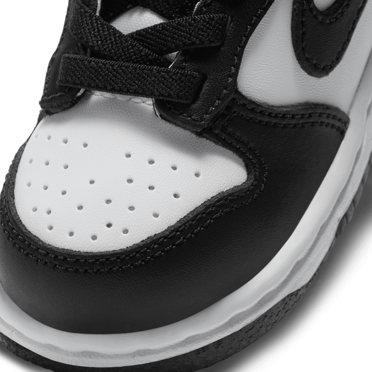 Nike Dunk Low Image 7 of 7. Tap to open photo gallery.