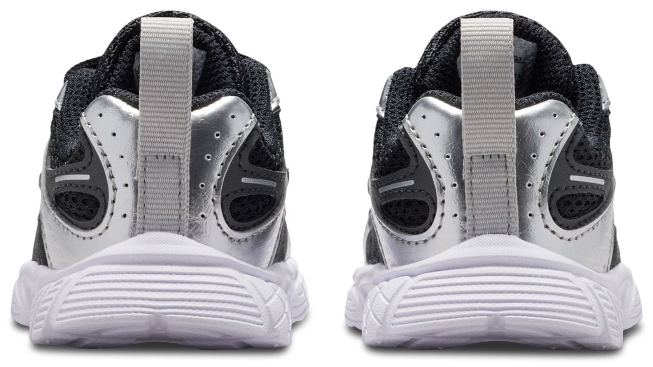 Nike V5 RNR Image 3 of 5. Tap to open photo gallery.