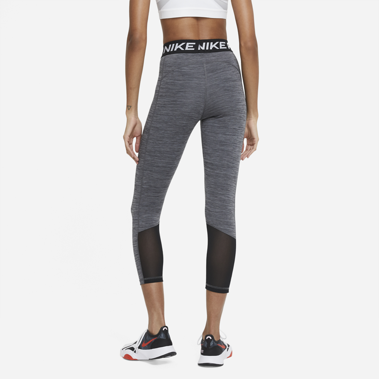 Nike Pro 365 Tight Crop Image 2 of 5. Tap to open photo gallery.